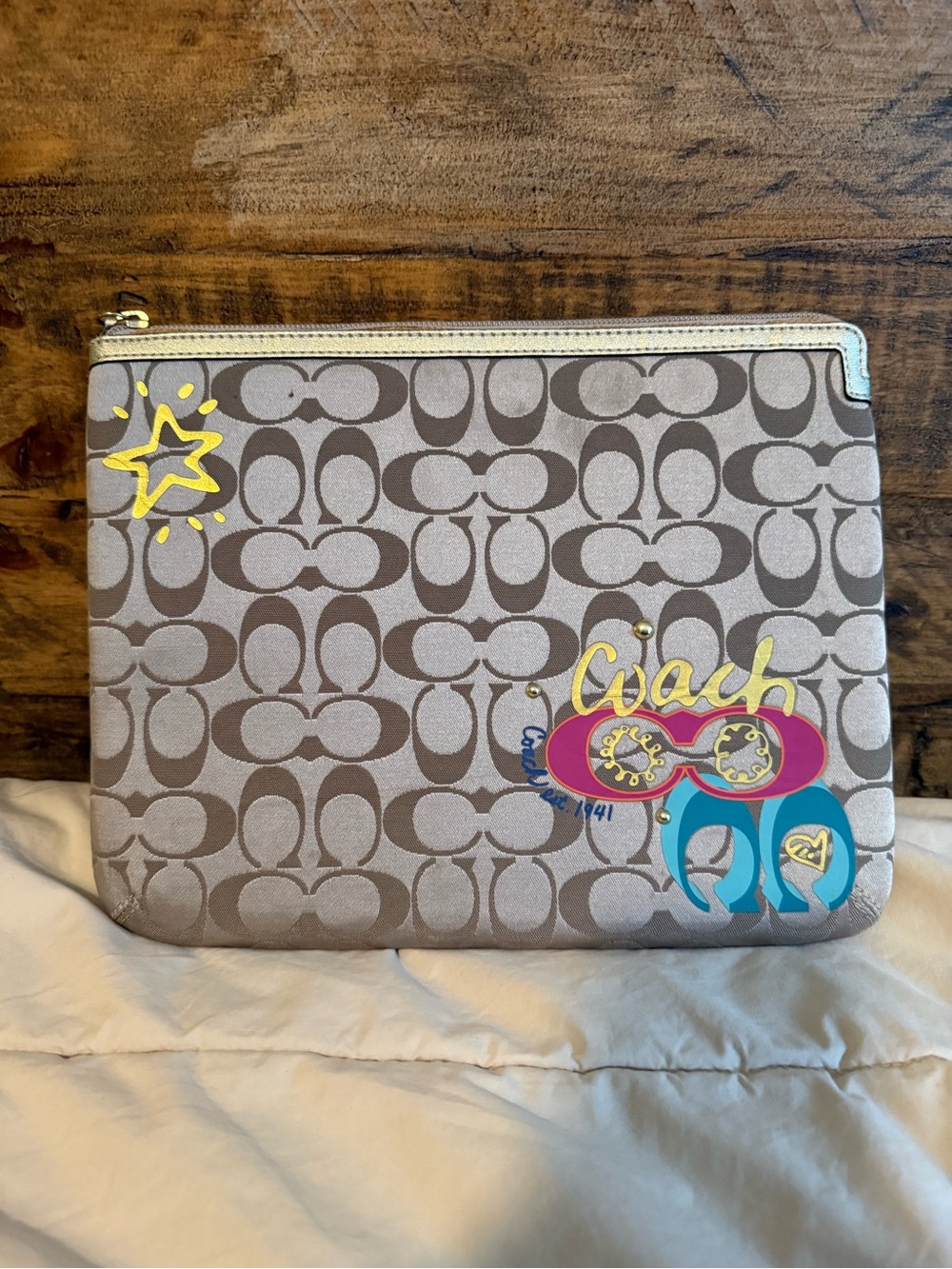 Coach Daisy Poppy Signature Khaki Tablet - Picture 3 of 8